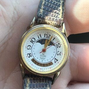 Waltham Quartz Wristwatch Base Metal